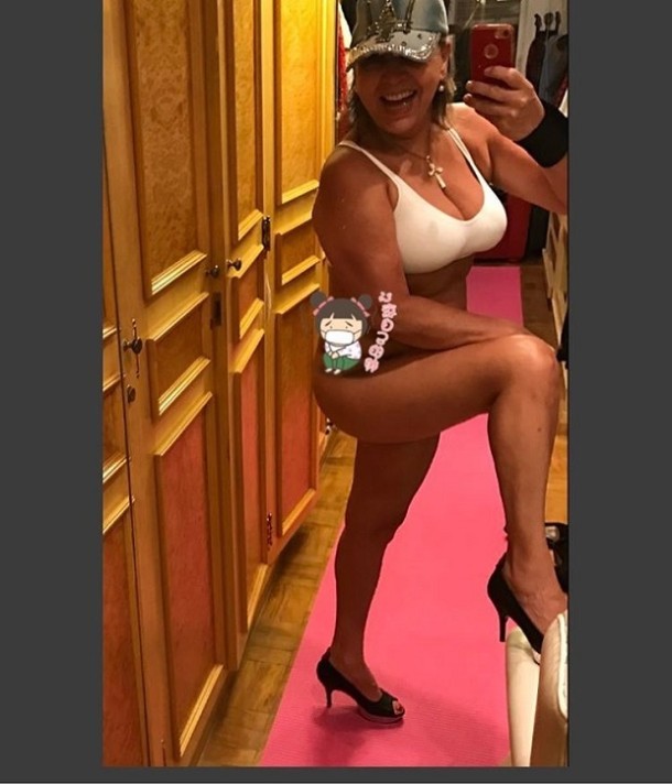 Roberta Miranda posou sem calcinha (Foto: Reprodução/Instagram)