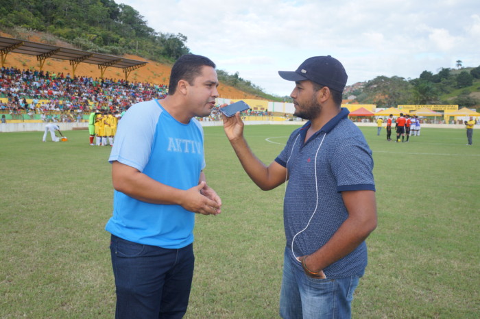 Entrevista. Prefeito de Teolândia faz um balanço de sua gestão e comenta sobre a festa da banana, ouçam! 