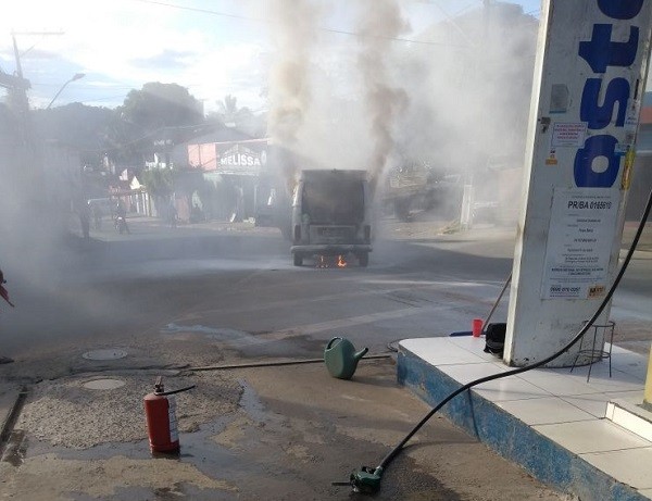 Ibirataia: KoO incidente ocorreu quando a Perua estava sendo abastecidambi pega fogo enquanto abastecia em Posto de Combustível